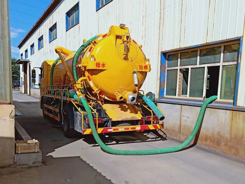 锁一厂区化粪池清理